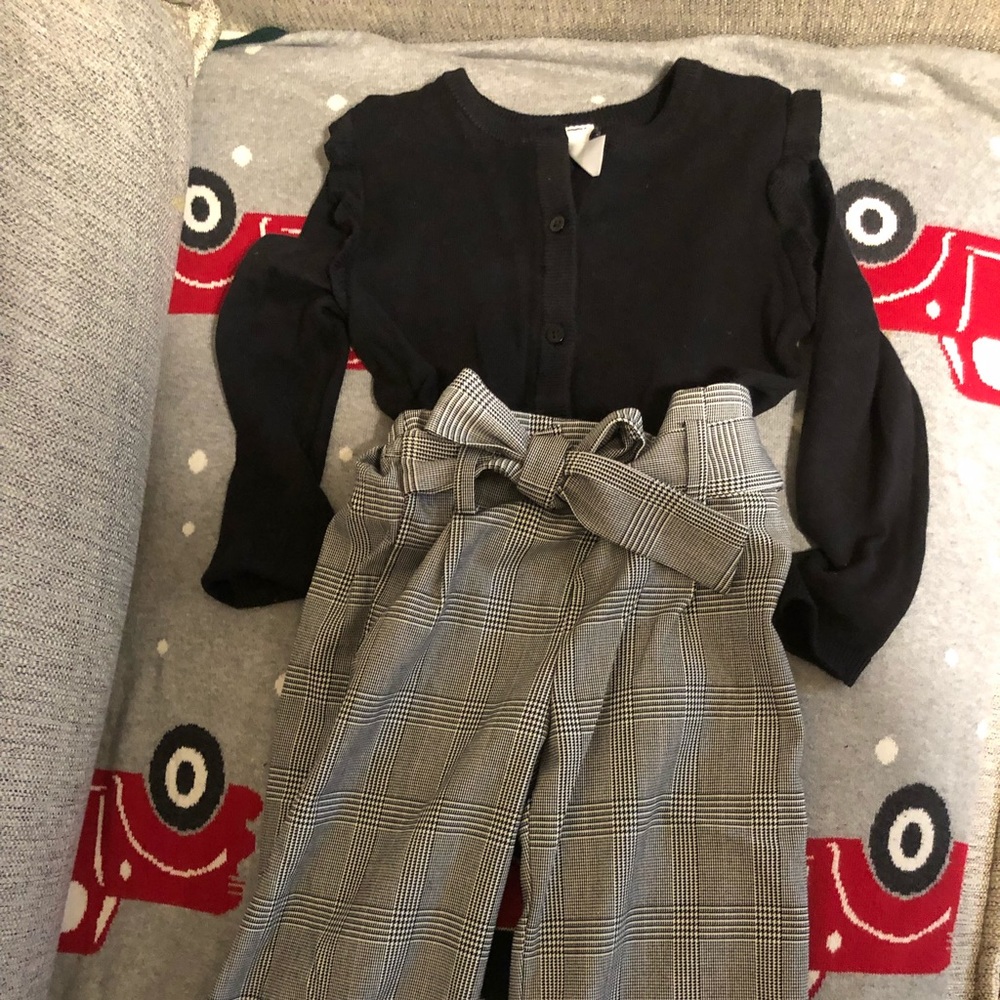 Girls black  top and plaid pants